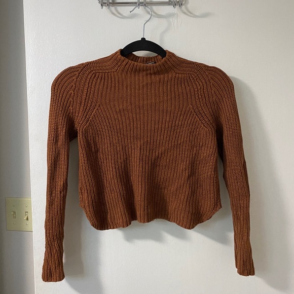 Cropped, brown knit sweater🤎 - Picture 2 of 2